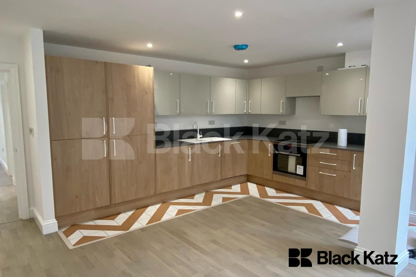 Offing Over 60 Sq. Mts. Of Living & Entertaining Space Flaxman Road , Loughborough Junction 